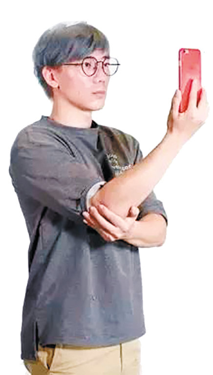     看手机时，手机屏幕最好与眼睛保持在同一个水平线。