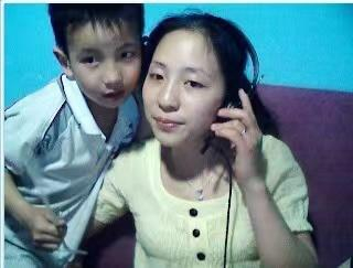 幼年赵嘉豪与母亲的合影。  受访者供图