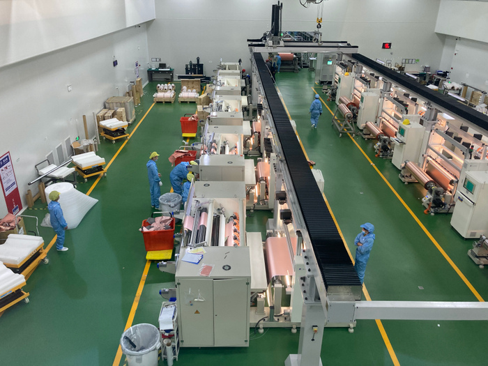 盈华科技生产车间 财联社记者 摄