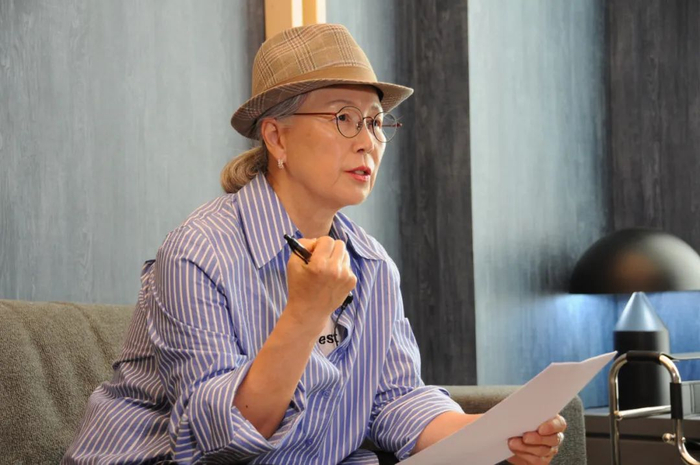 5月12日，“基地村”女性人权连带共同代表安金贞爱接受新华社记者采访时介绍“基地村”相关情况。新华社记者 周思雨 摄