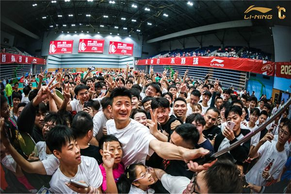 据悉,本次赛事已纳入中国羽毛球协会全民健身积分赛。