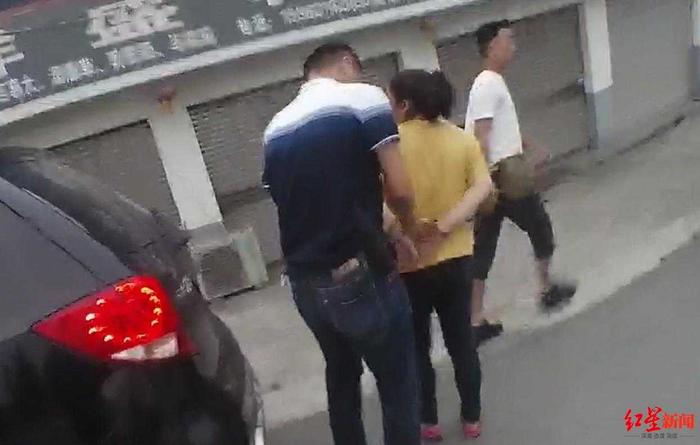 ↑抓获犯罪嫌疑人 图据乐山警方