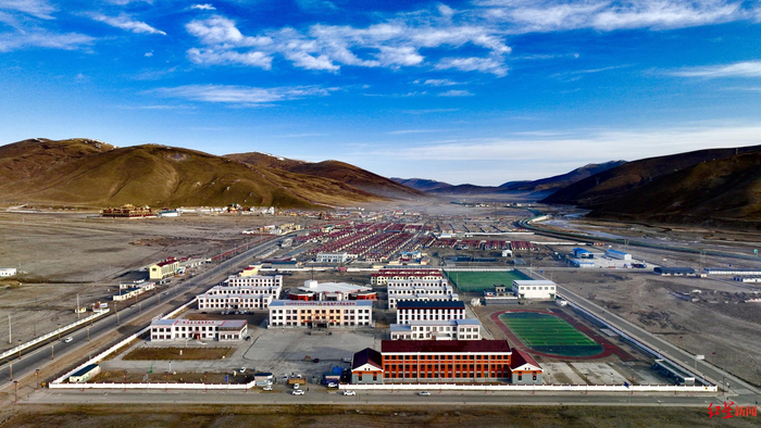 ↑高原上的珍秦镇中心寄校