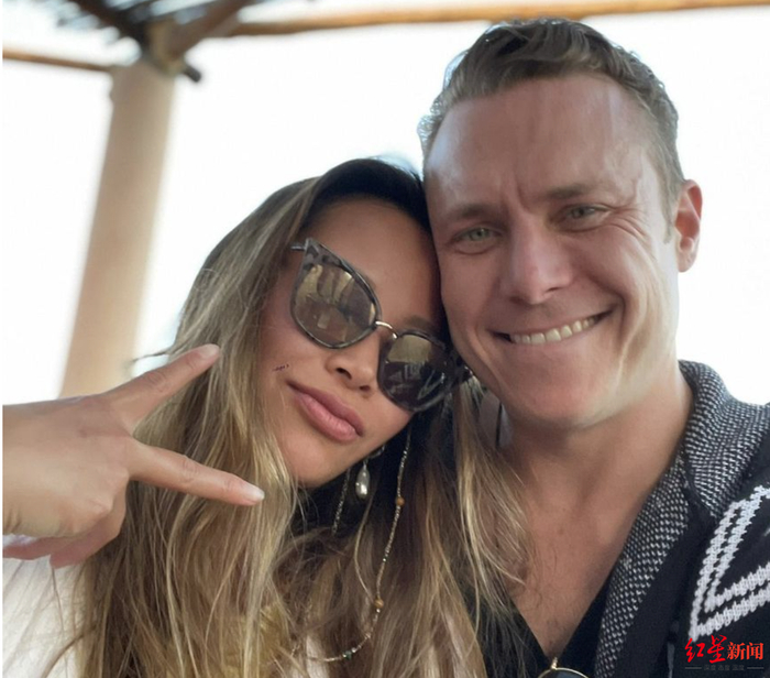 ↑曾与鲍勃共度假期的吉夫特称，鲍勃是她“见过的最好的人之一”