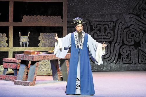     边肖在秦腔《关西夫子》中饰演杨震。 河北日报记者 史晟全摄