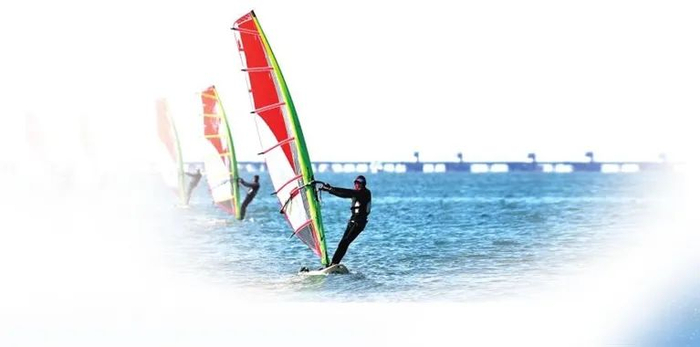 　　2022年1月12日，帆船帆板队选手在海口海滨冬训。来源：新华社