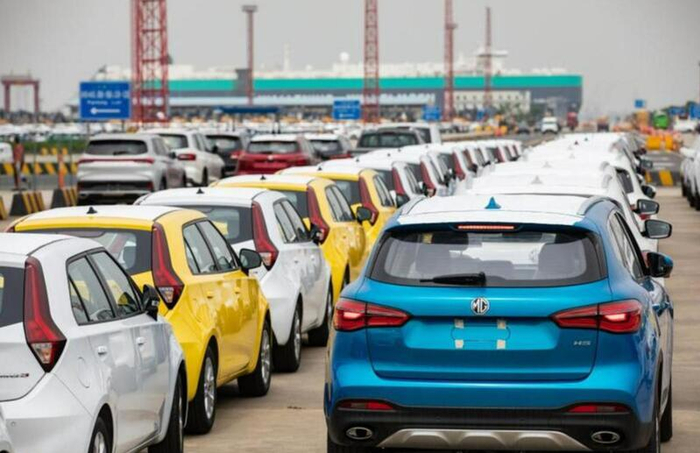 上海南港码头，上汽名爵出口。（供图）