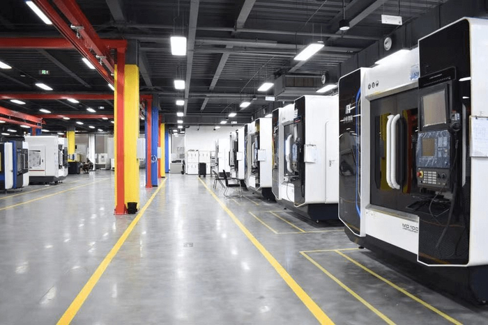 ▲中科微精生产车间的飞秒激光装备