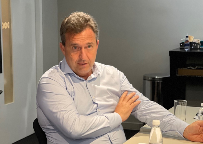 ▲摩托罗拉全球总裁布尼亚克接受文汇报记者采访