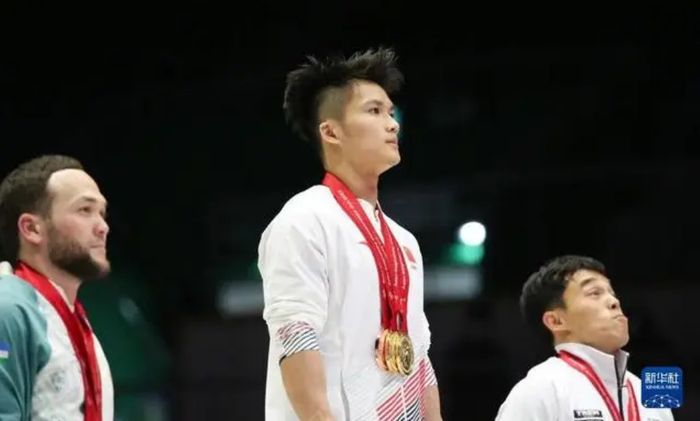 　　5月7日下午，海南举重健儿何岳基夺得亚锦赛男子67公斤级冠军。来源：新华社