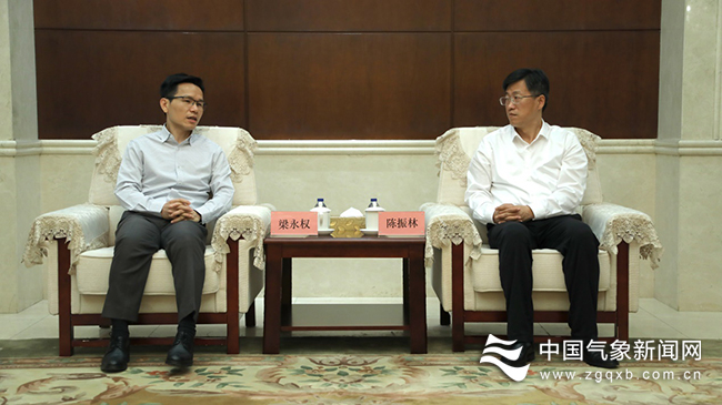 5月17日，中国气象局局长陈振林在京会见澳门地球物理暨气象局局长梁永权一行。李根摄影