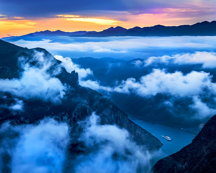 巫山神女峰烟云。 冉宾雁 摄