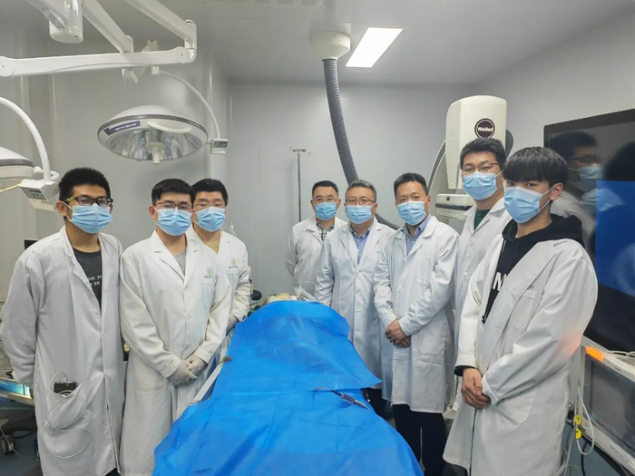 段峰教授试验团队合影 图片来源：受访者供图