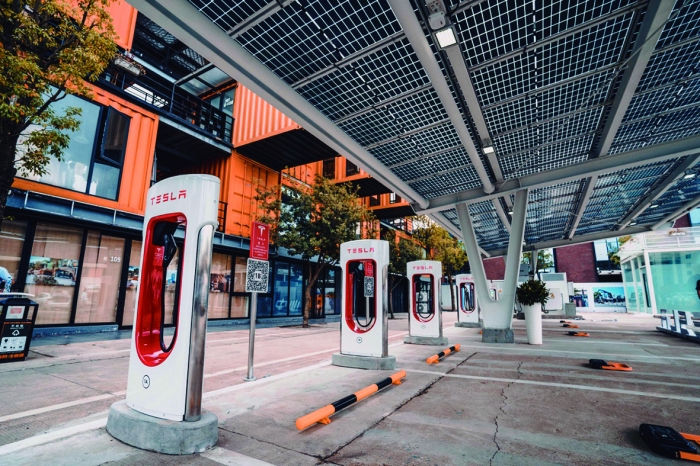 位于上海宝山的特斯拉光储充一体化超级充电站