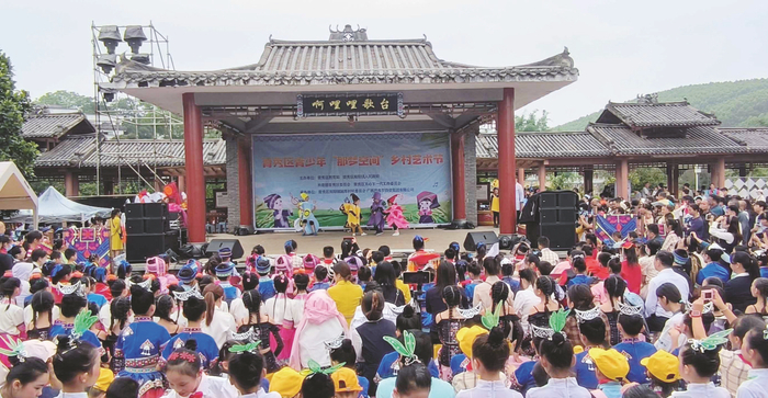     青少年“那梦空间”乡村艺术节活动成为孩子们展示才艺的舞台