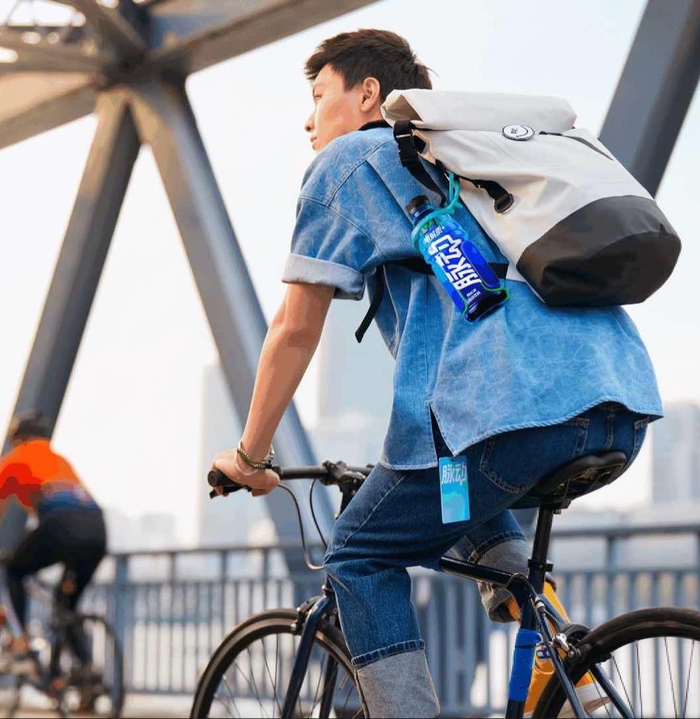 “脉动电解质+”可补充水分和多种电解质。