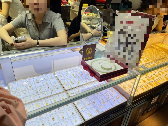 水贝黄金柜台/时代周报记者摄