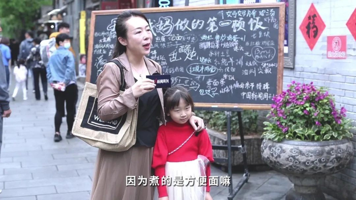 即使是最简单的一碗方便面，依旧蕴藏着朴素的爱意与感恩。