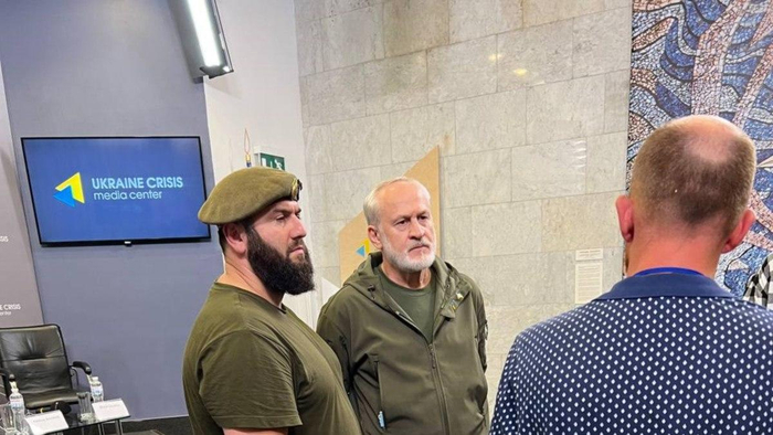 ↑扎姆别托夫（左）和扎卡耶夫（中）曾一同露面