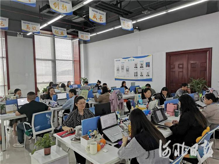 入驻廊坊人力资源服务产业园的锐仕方达人才科技集团廊坊分公司。河北日报记者刘杰摄