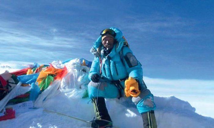 ↑陈学斌所在登山队伍的夏尔巴人向导