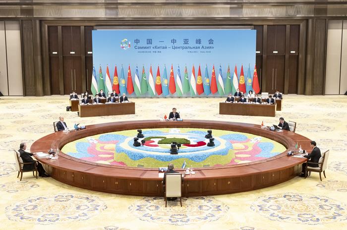 5月19日上午，国家主席习近平在陕西省西安市主持首届中国-中亚峰会并发表题为《携手建设守望相助、共同发展、普遍安全、世代友好的中国-中亚命运共同体》的主旨讲话。哈萨克斯坦总统托卡耶夫、吉尔吉斯斯坦总统扎帕罗夫、塔吉克斯坦总统拉赫蒙、土库曼斯坦总统别尔德穆哈梅多夫、乌兹别克斯坦总统米尔济约耶夫出席。