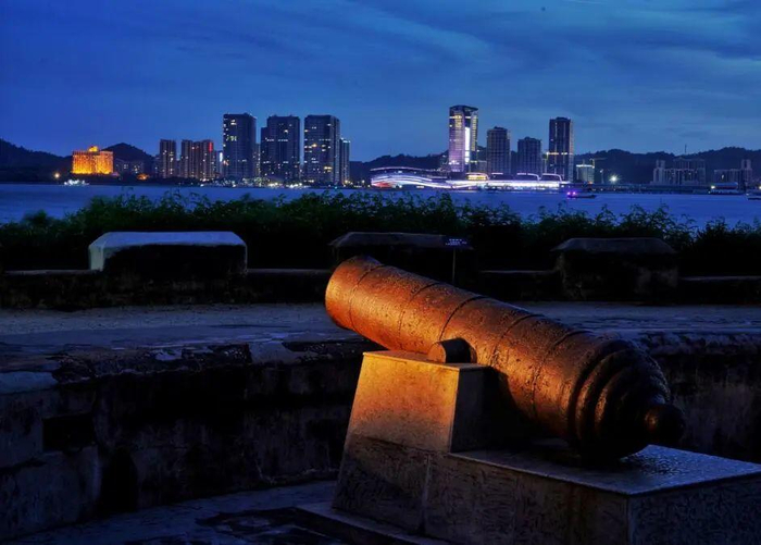 △古炮威风守护繁荣-威远炮台 张劲东摄 