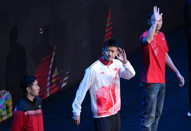 5月19日，退役运动员刘成、谌龙、张楠（从左至右）在退役仪式上。新华社记者 杨磊 摄