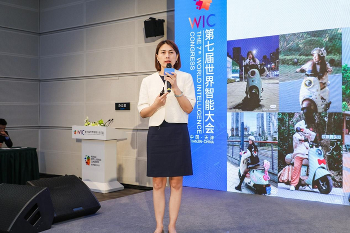 图：爱玛科技集团韩娜娜发布爱玛晴天Mico——支持鸿蒙智联版本