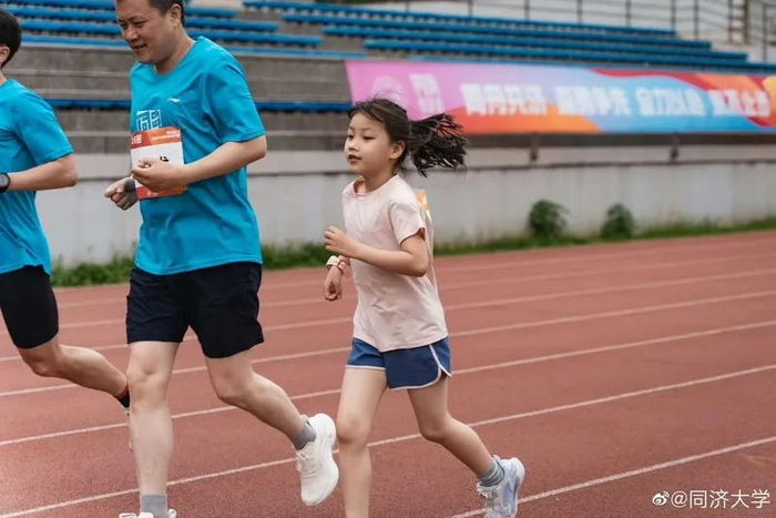 同济大学校友接力跑。（来源：同济大学官方微博）