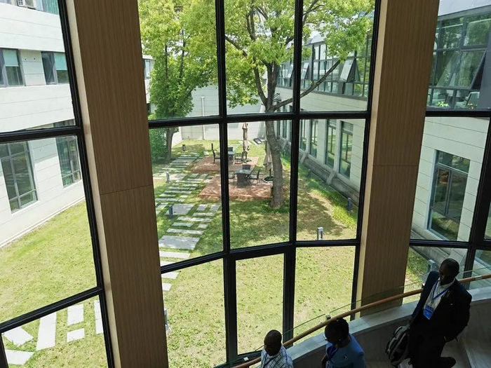 上师大校园向社会开放。