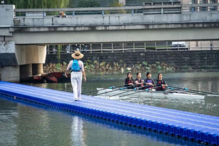 “浮桥”在水上运动赛场较为常见 图/浙江大学微信公众号