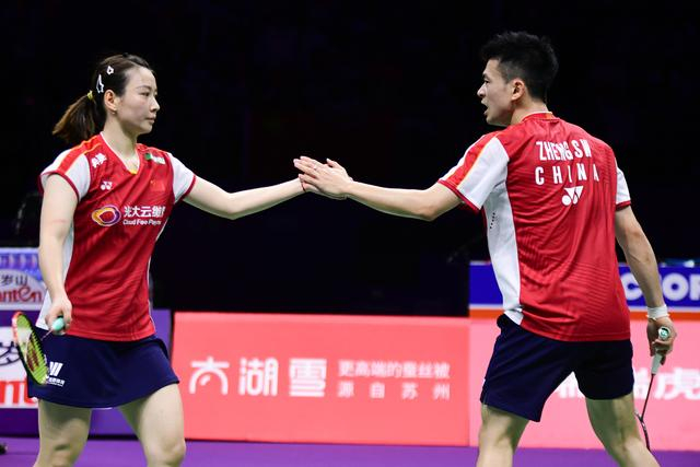 黄雅琼（左）与郑思维打头阵。  图/视觉中国