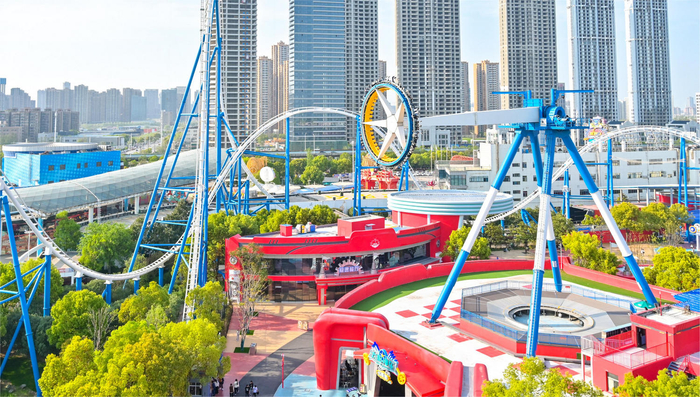 图为武汉欢乐谷极速世界新区娱乐型文旅乐园。