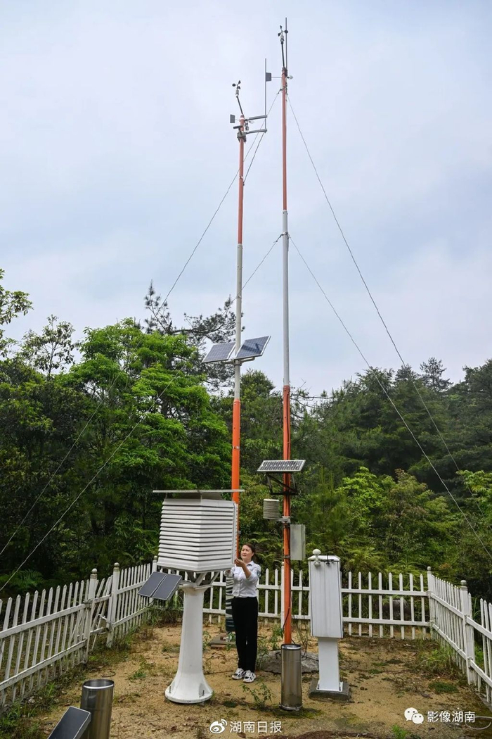 5月19日，宜章县莽山林子坪水库国家气象观测站对莽山自然保护区进行气象观测。