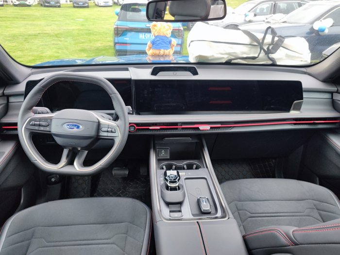 锐界L双连屏设计。 华龙网-新重庆客户端 曹凯 摄