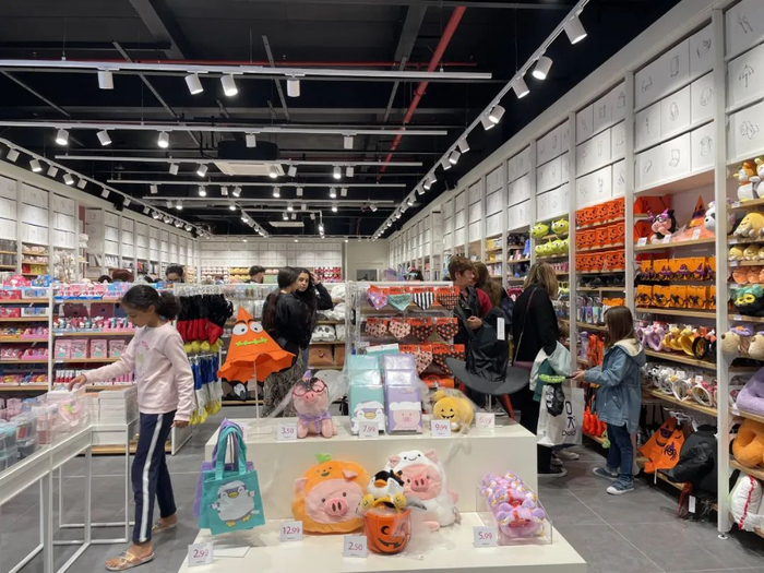 名创优品法国里昂店