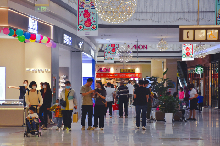 消费者对线下体验的需求显著回升。