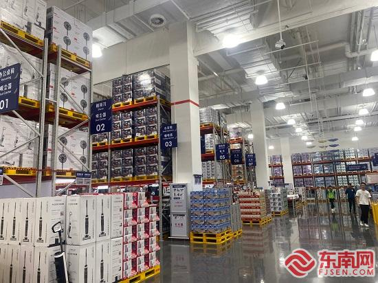 大部分商品已上架。东南网记者 卢金福 摄