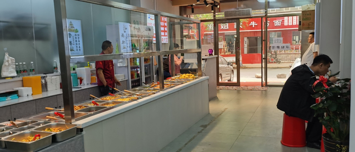 快餐店整洁明亮
