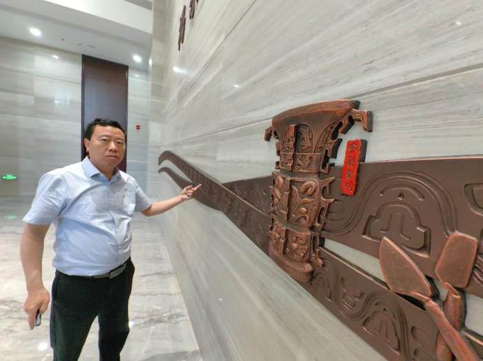 山东省水下考古研究中心主任刘延常介绍大厅匠心设计