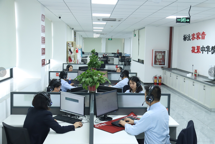 用服部开展客家话语音标注工作。