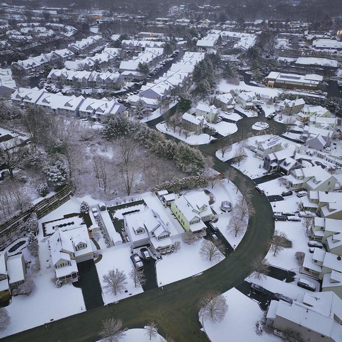 被雪覆盖的美国千家万户