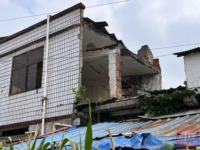 孝德镇齐福社区迎祥东街的危房。陈俊伶 摄