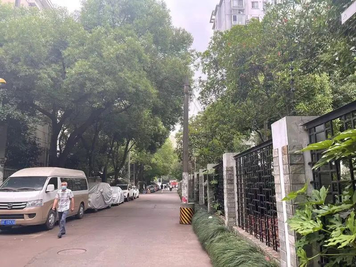 龙茗路东区停车管理相对有序