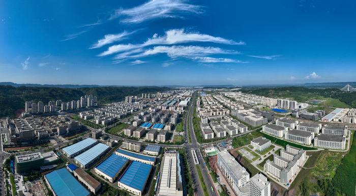 宜宾智能终端产业园厂房林立，形成了从整机到配套，从研发到运营的全产业生态体系（王宇 摄）