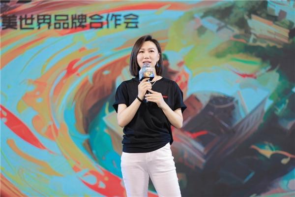 完美世界高级副总裁、完美世界游戏全球品牌/全球发行负责人邓佩致辞