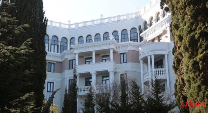 ↑这处豪华公寓是泽连斯基妻子以不到市场价一半的价格购入的