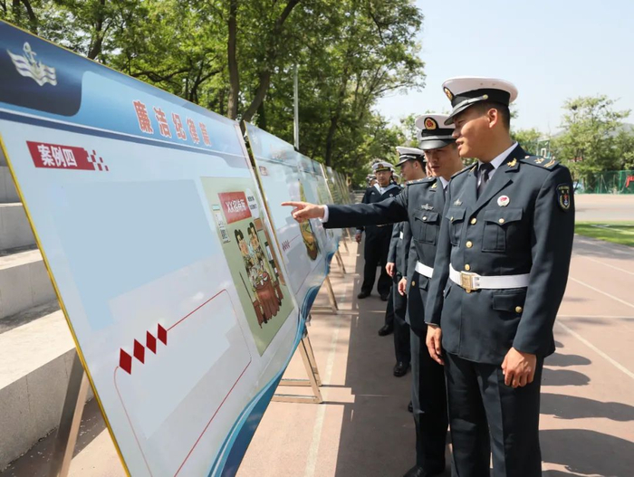 警示展板撼人心03强化责心,掌握主动权必须端正态度,谦虚谨慎强调安全
