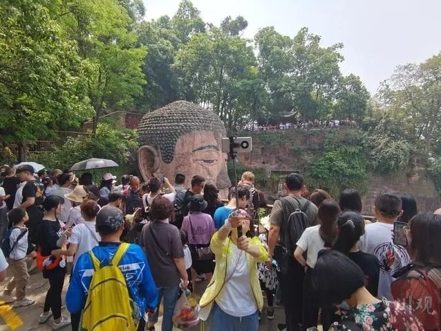 游客在川内景区旅游。资料图片